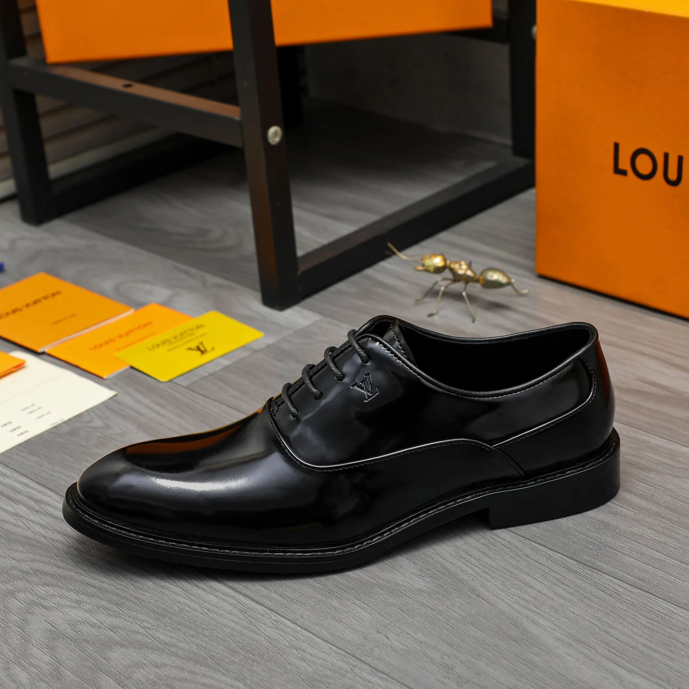 Men's shoes 💰p460 Product trademark: LV (Louis Vuitton) business lace-up formal leather shoes Regular size: 39-44 (38.45 custom-made, non-returnable) Product materials: Selected high-quality pearlescent cowhide upper, cowhide lining, original rubber outsole